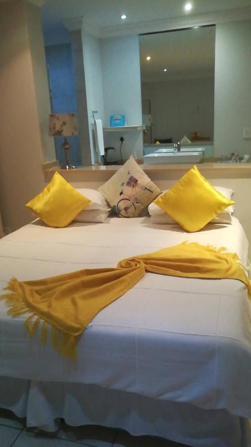 Oceansnest Guest House Bloubergstrand Bagian luar foto