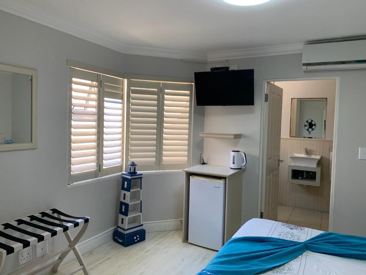 Oceansnest Guest House Bloubergstrand Bagian luar foto