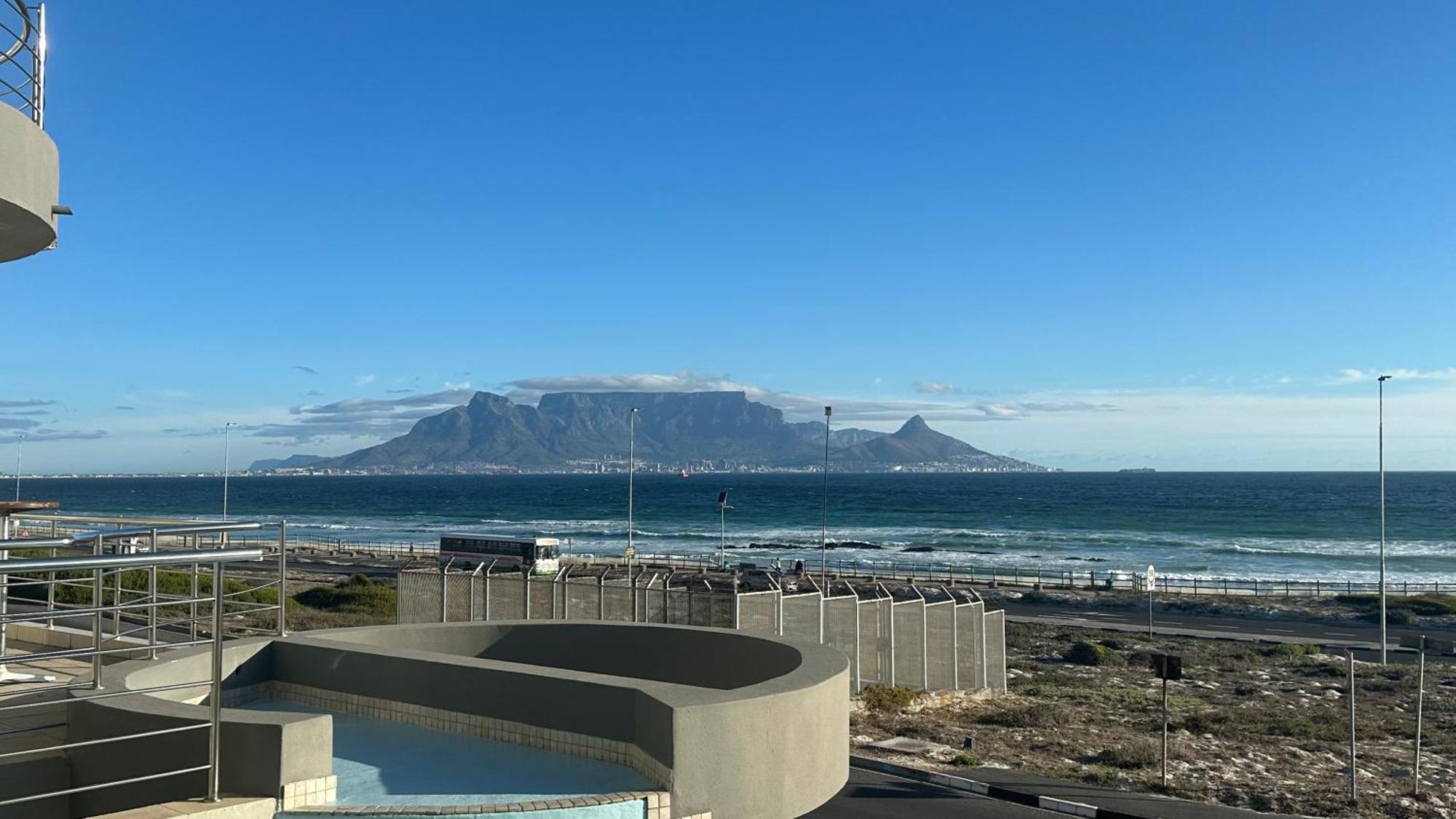 Oceansnest Guest House Bloubergstrand Bagian luar foto
