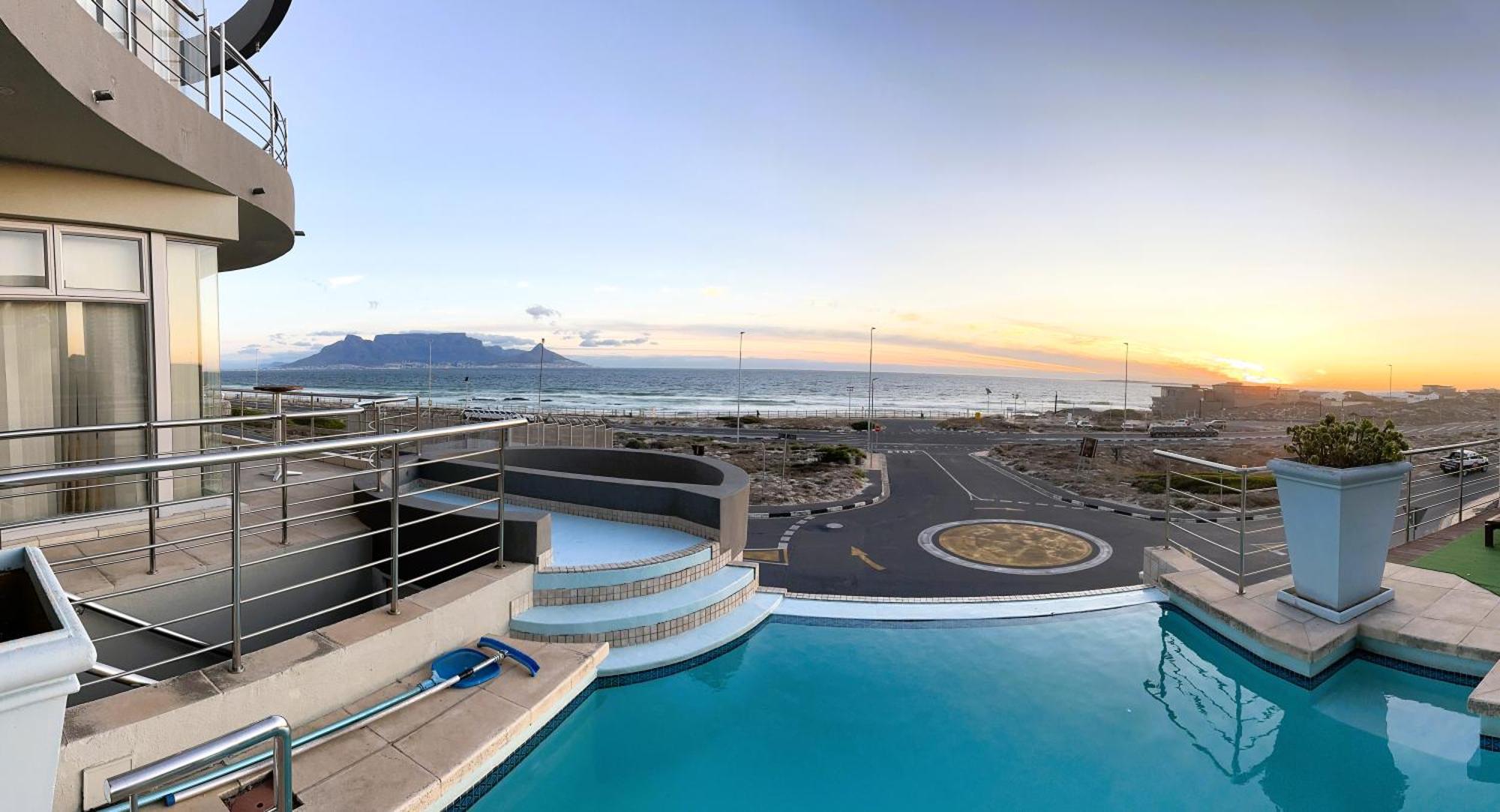 Oceansnest Guest House Bloubergstrand Bagian luar foto
