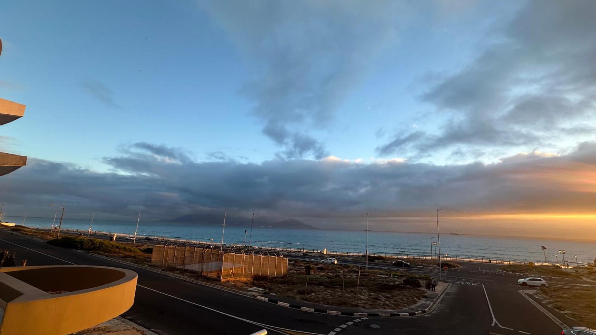 Oceansnest Guest House Bloubergstrand Bagian luar foto