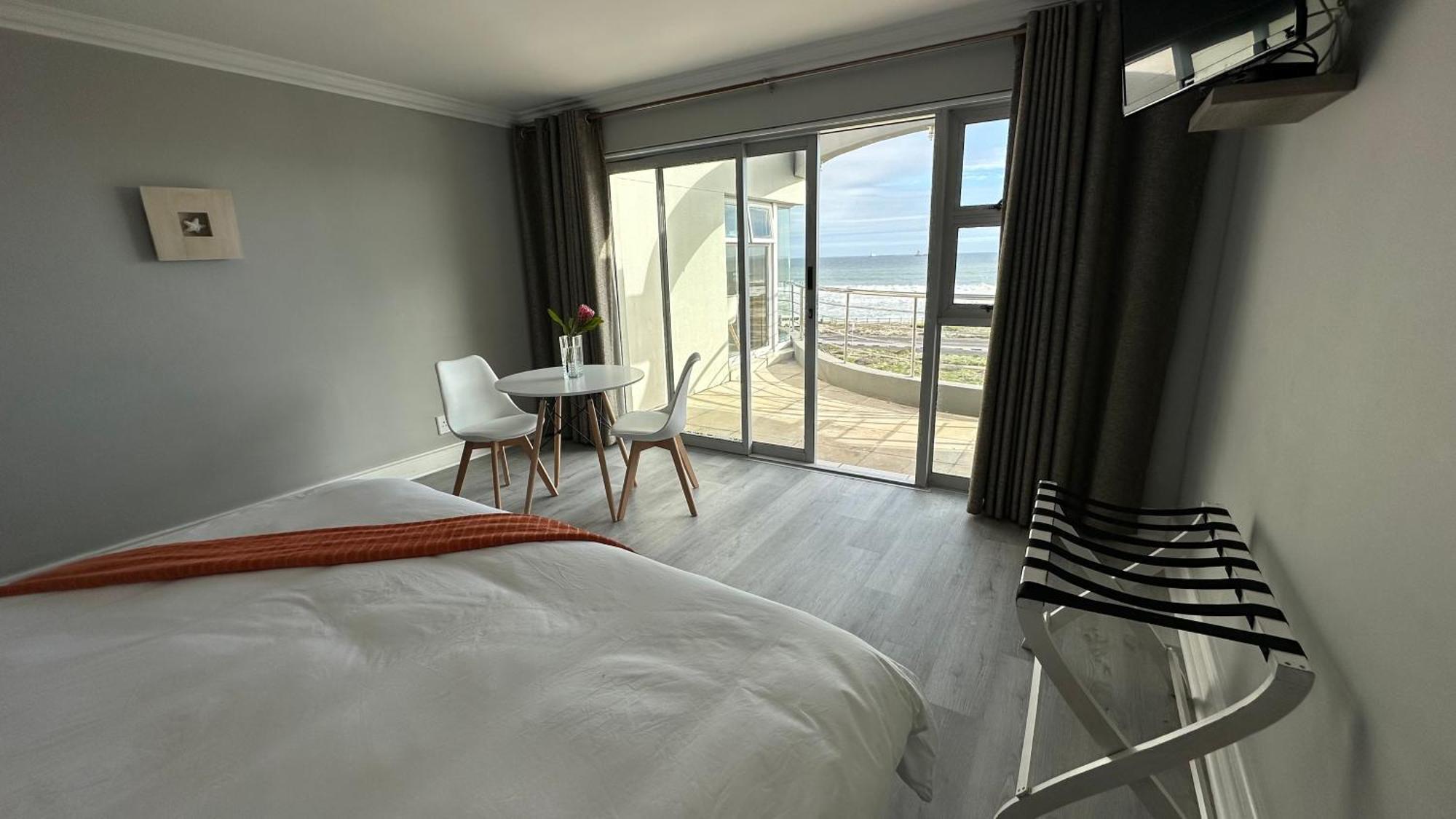 Oceansnest Guest House Bloubergstrand Bagian luar foto