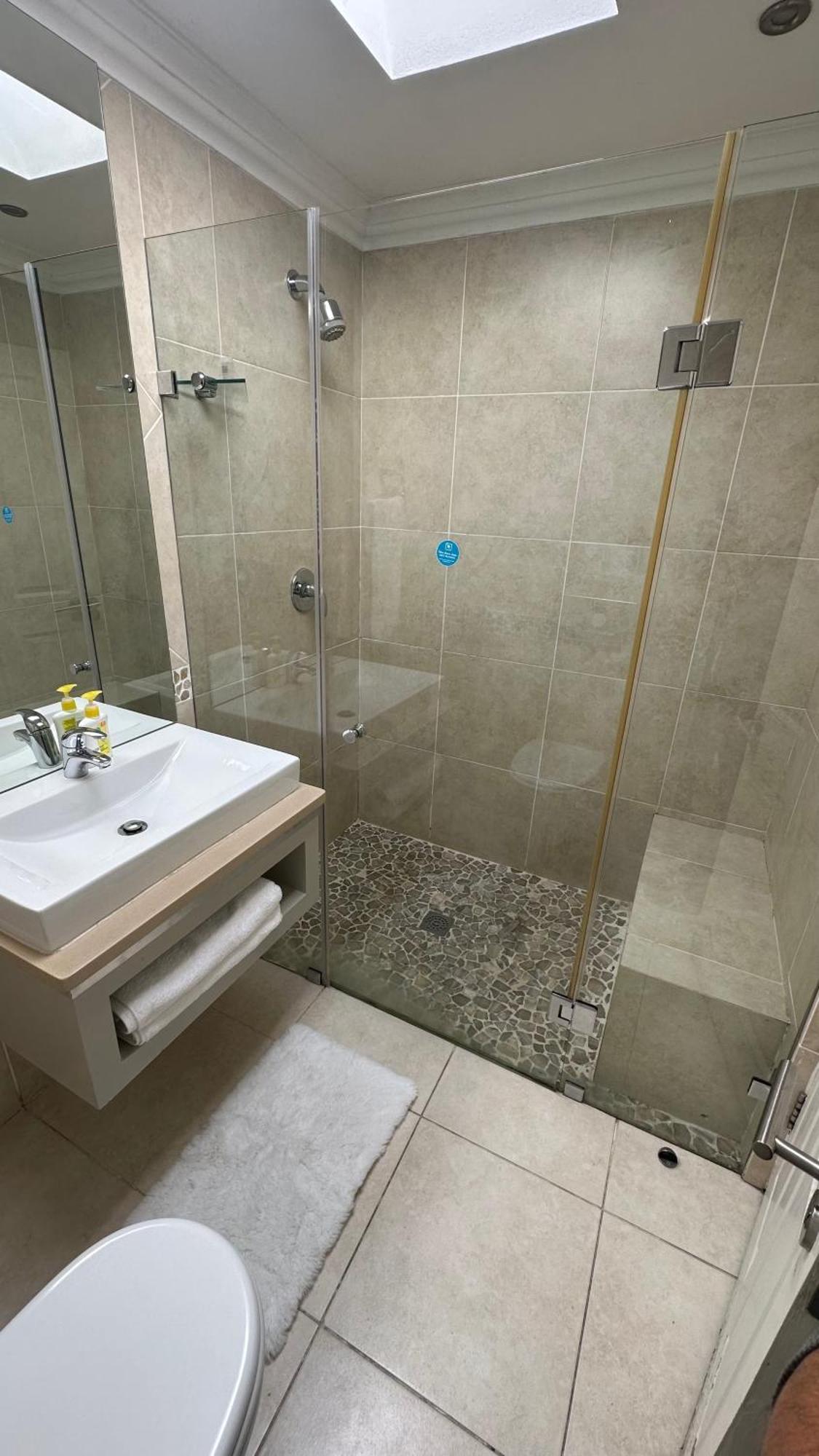 Oceansnest Guest House Bloubergstrand Bagian luar foto