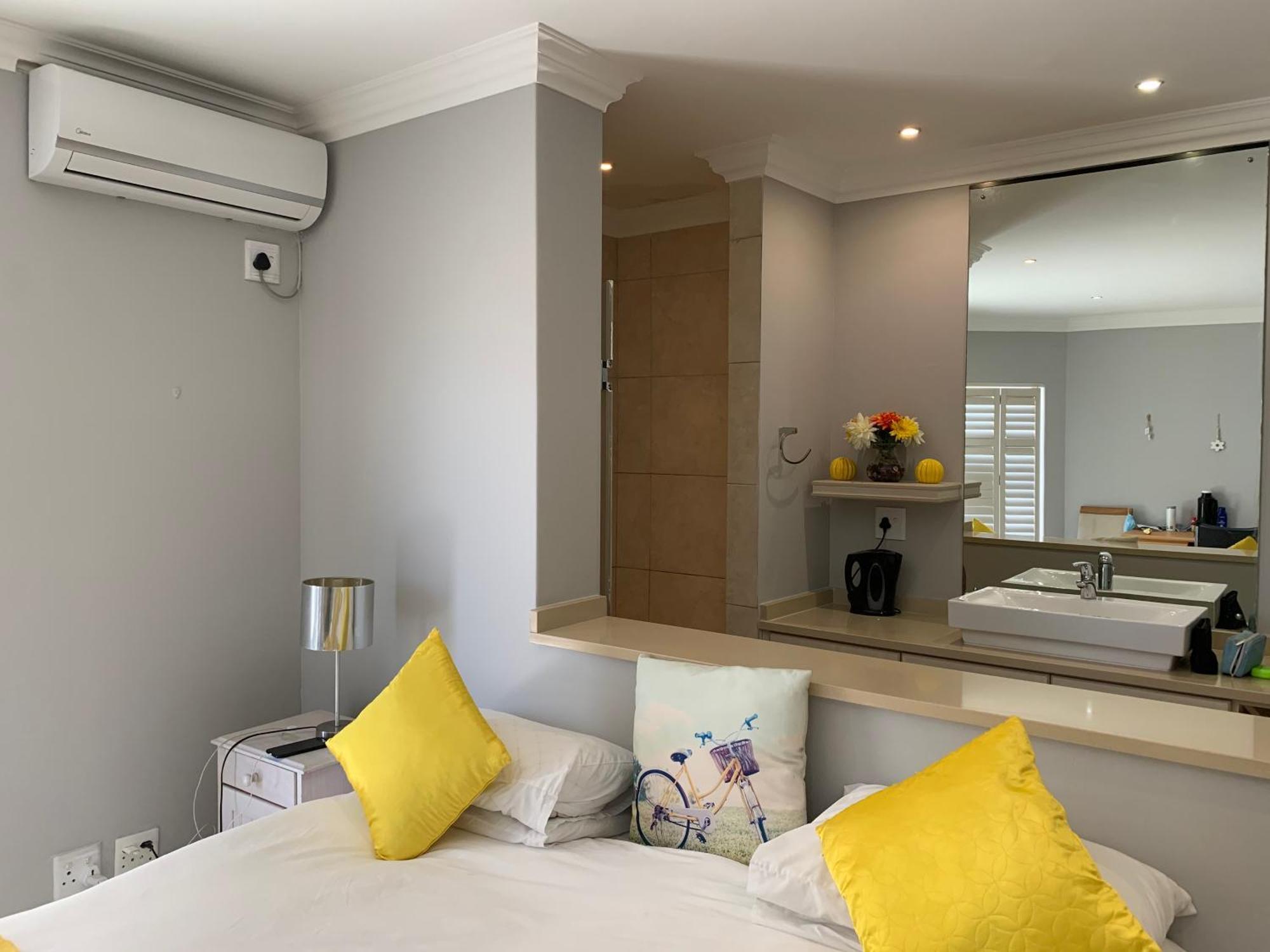 Oceansnest Guest House Bloubergstrand Bagian luar foto