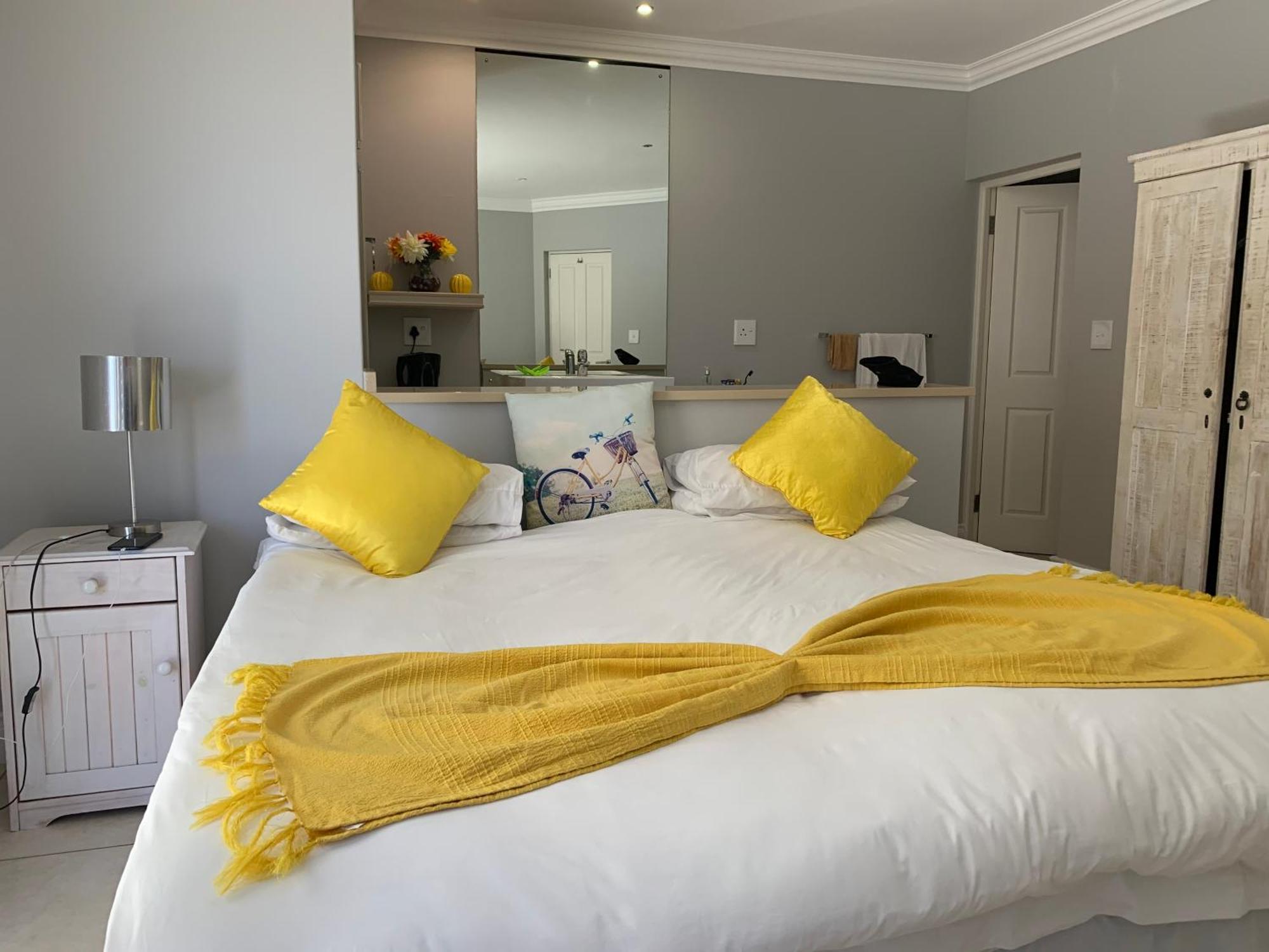 Oceansnest Guest House Bloubergstrand Bagian luar foto