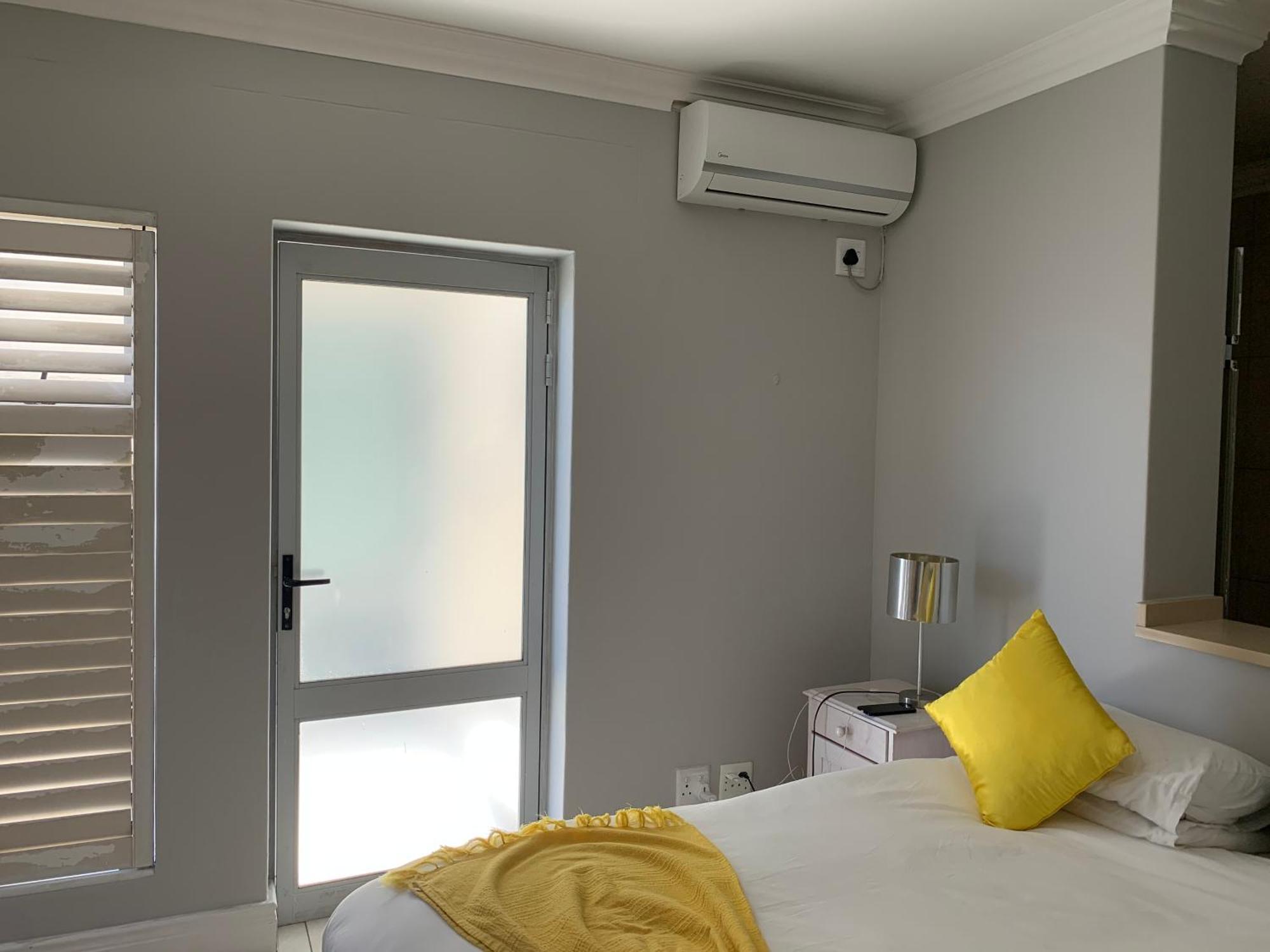 Oceansnest Guest House Bloubergstrand Bagian luar foto