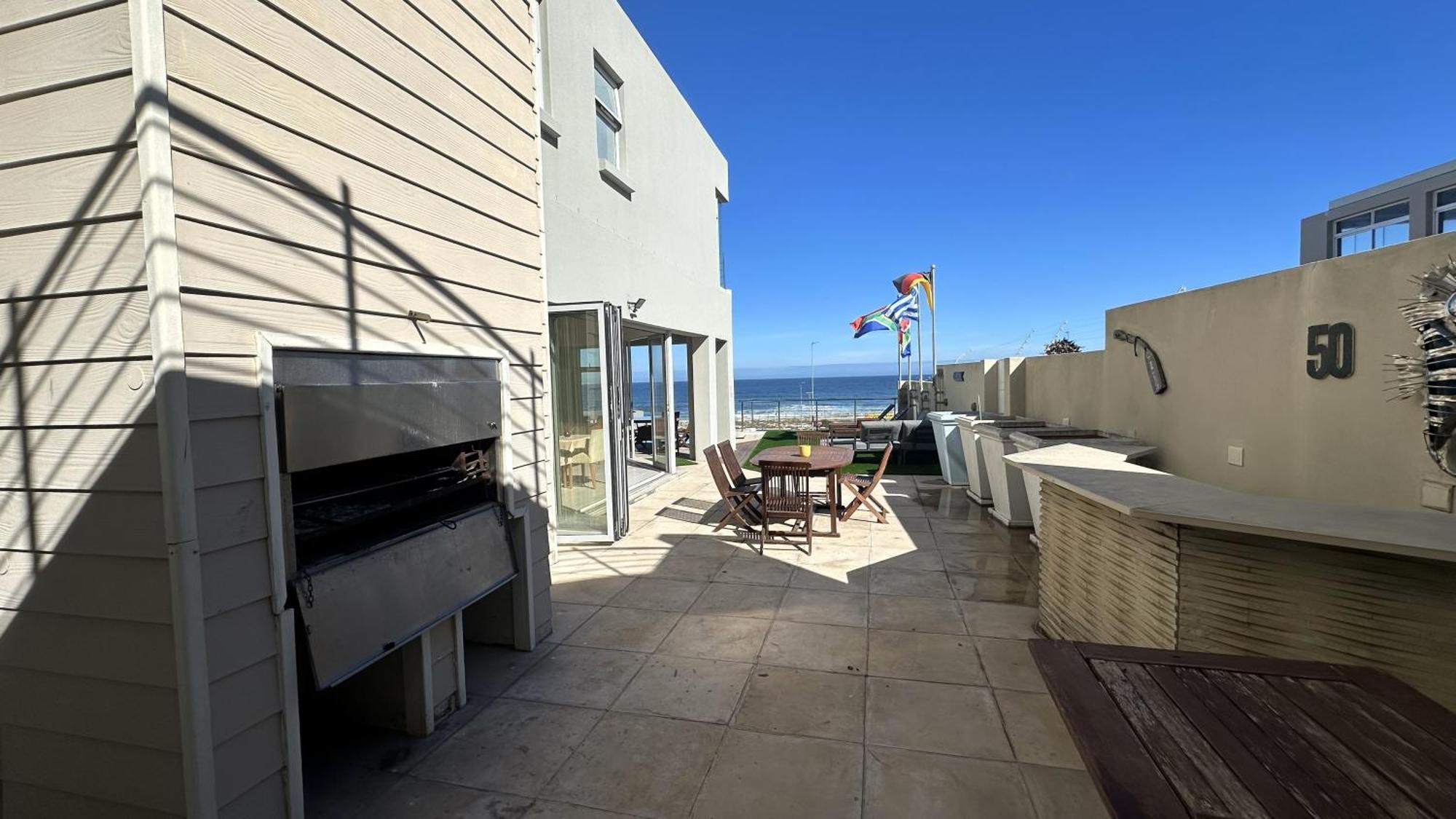 Oceansnest Guest House Bloubergstrand Bagian luar foto