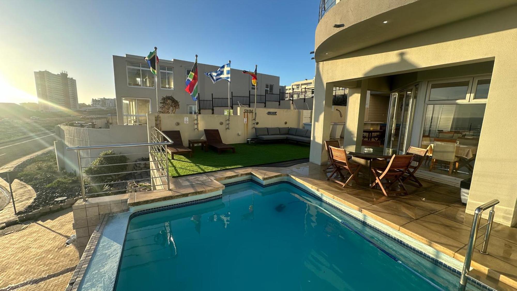 Oceansnest Guest House Bloubergstrand Bagian luar foto