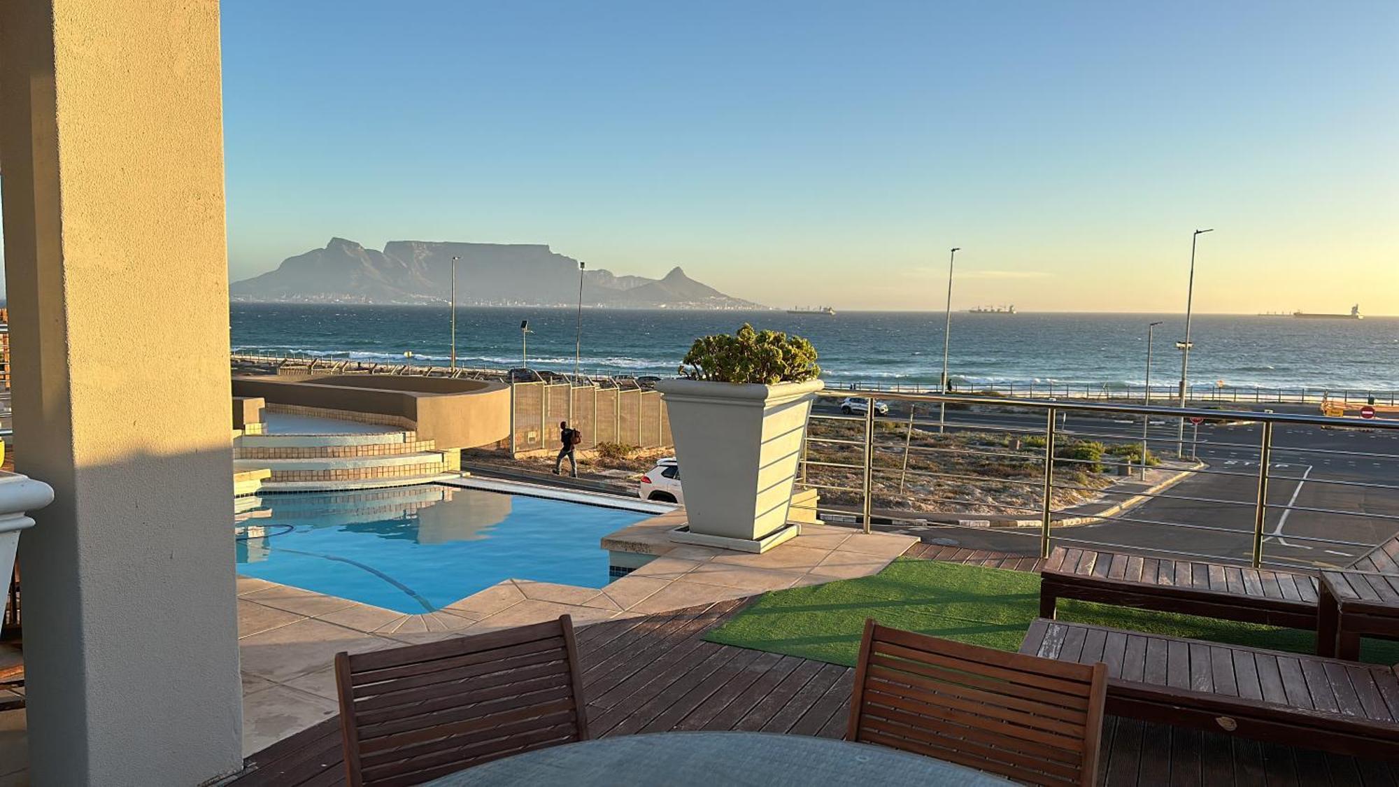 Oceansnest Guest House Bloubergstrand Bagian luar foto