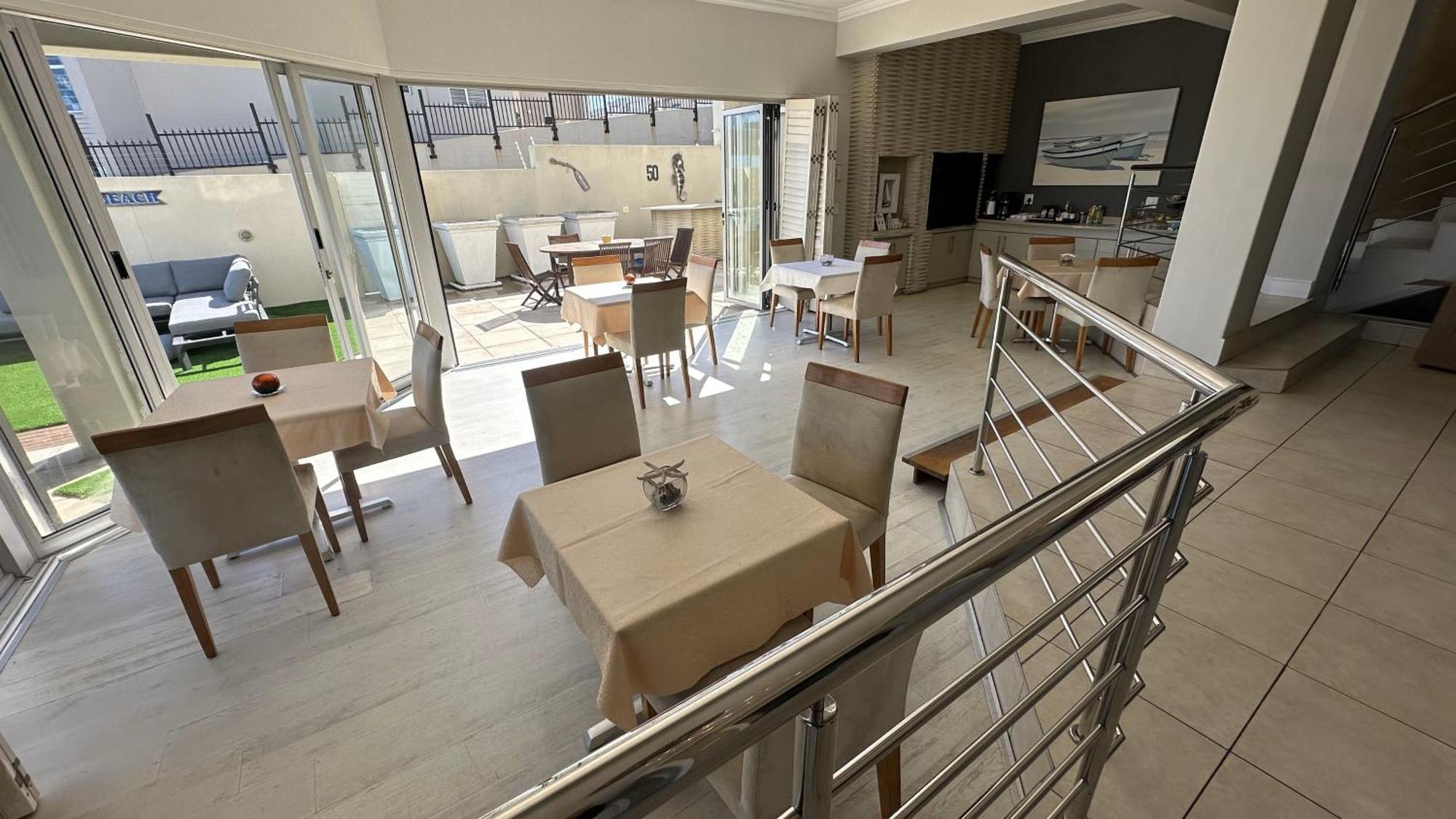 Oceansnest Guest House Bloubergstrand Bagian luar foto