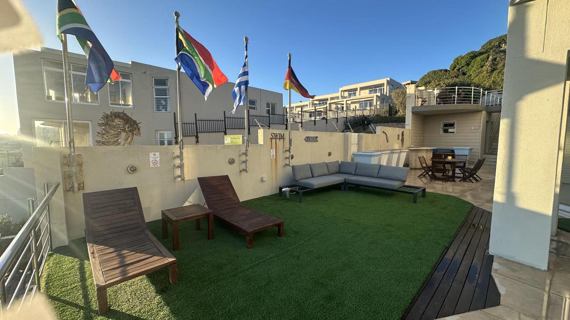 Oceansnest Guest House Bloubergstrand Bagian luar foto