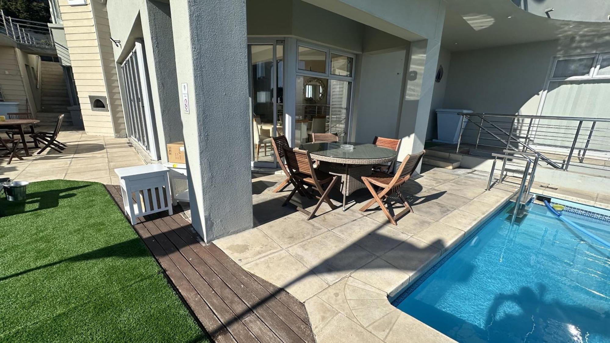 Oceansnest Guest House Bloubergstrand Bagian luar foto