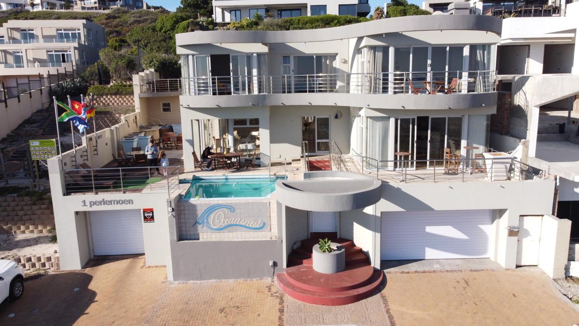 Oceansnest Guest House Bloubergstrand Bagian luar foto
