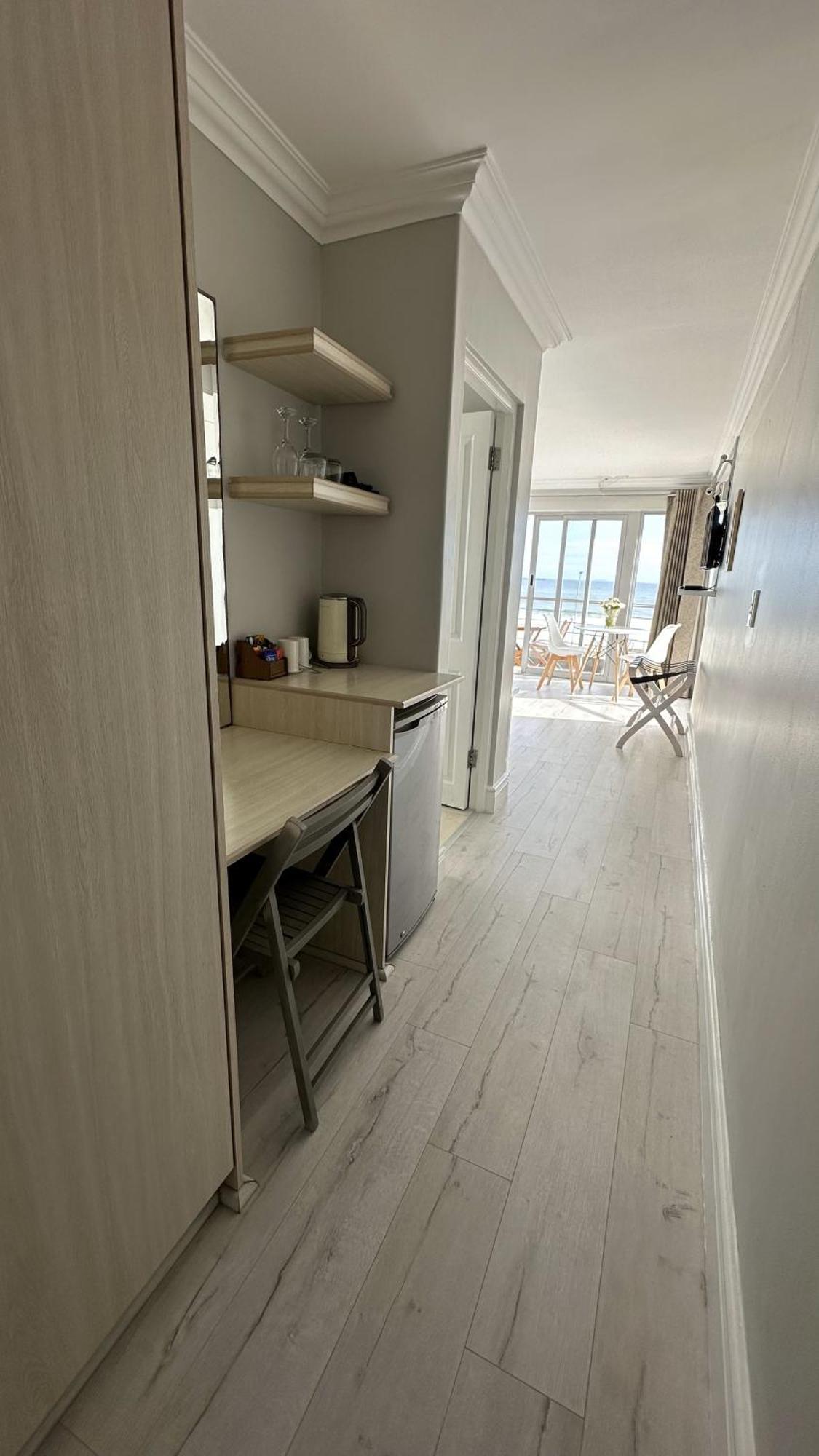 Oceansnest Guest House Bloubergstrand Bagian luar foto