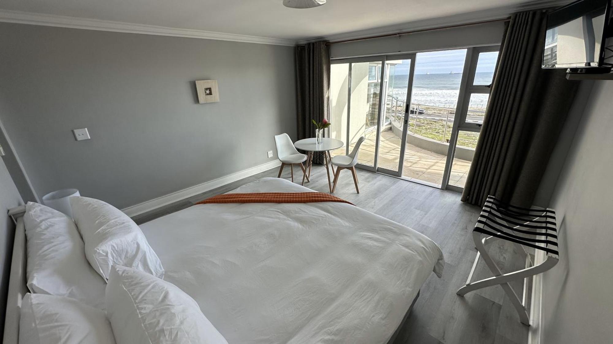 Oceansnest Guest House Bloubergstrand Bagian luar foto