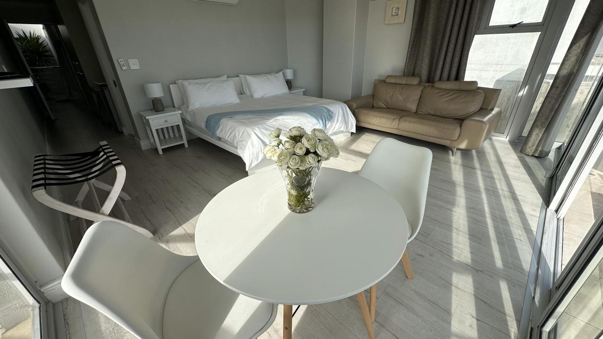 Oceansnest Guest House Bloubergstrand Bagian luar foto