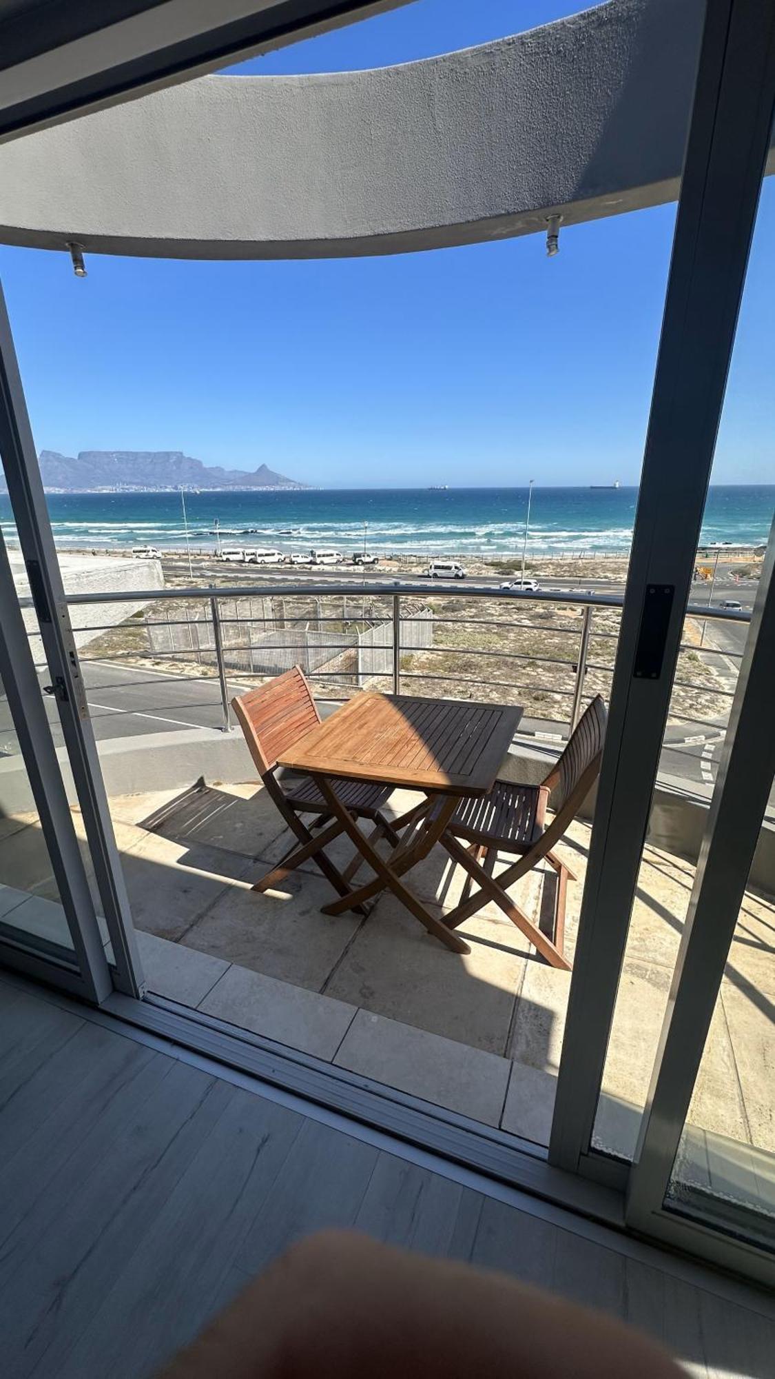 Oceansnest Guest House Bloubergstrand Bagian luar foto