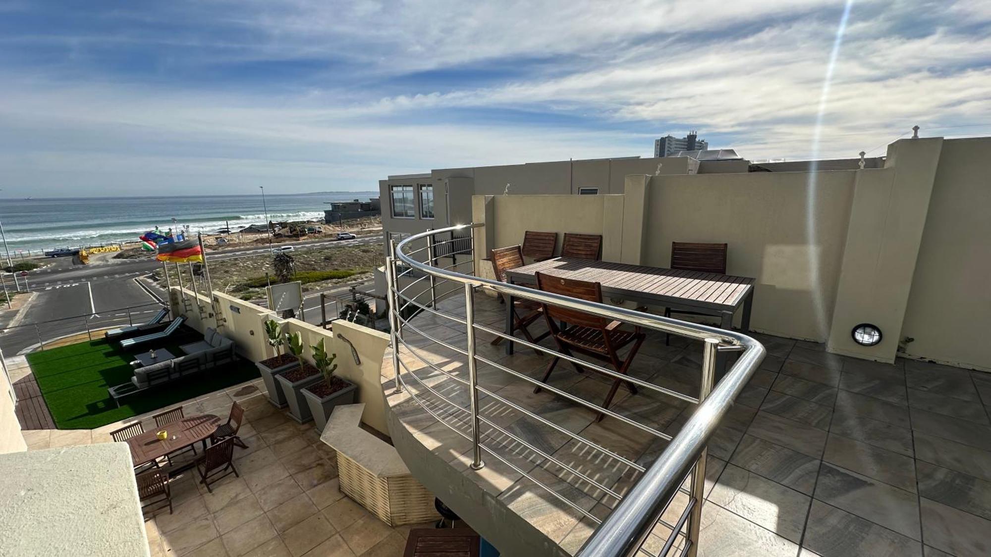 Oceansnest Guest House Bloubergstrand Bagian luar foto