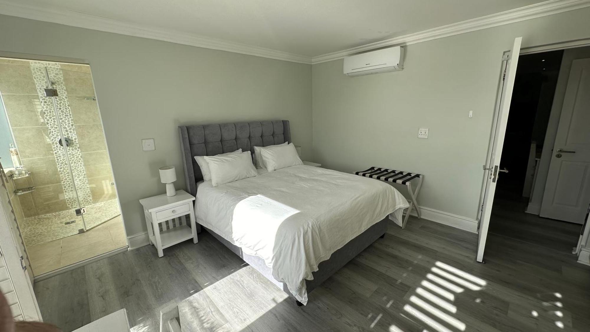 Oceansnest Guest House Bloubergstrand Bagian luar foto