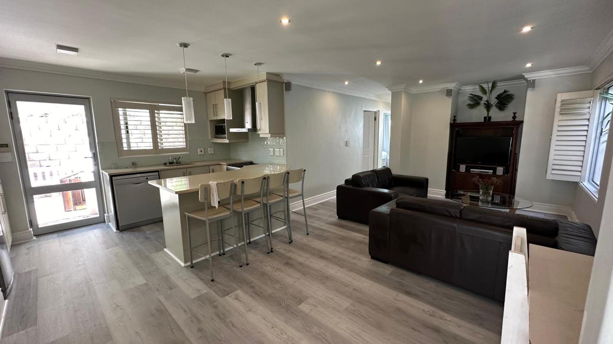 Oceansnest Guest House Bloubergstrand Bagian luar foto