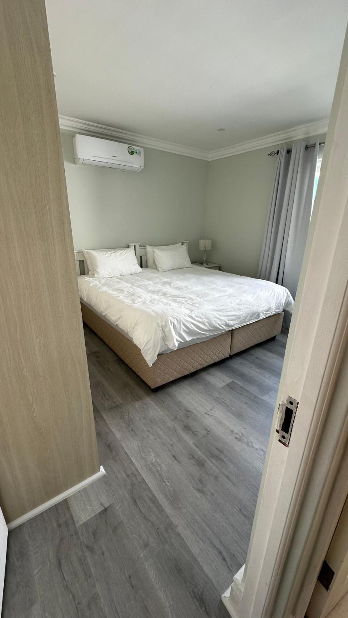 Oceansnest Guest House Bloubergstrand Bagian luar foto